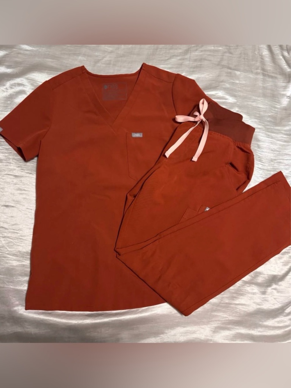 Figs Auburn Set with Pink Drawstring